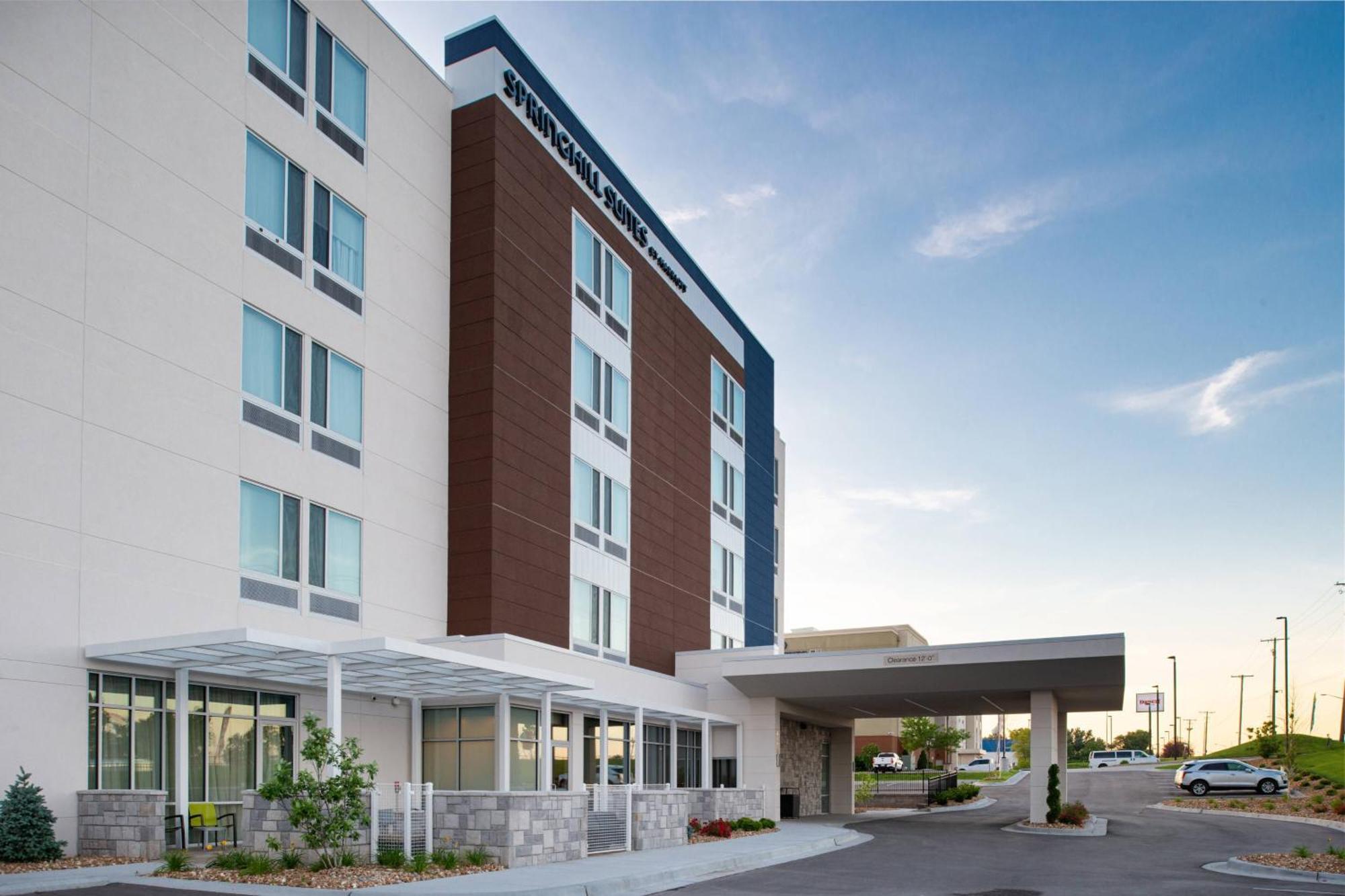 Springhill By Marriott Kansas Northeast Hotel 3*
