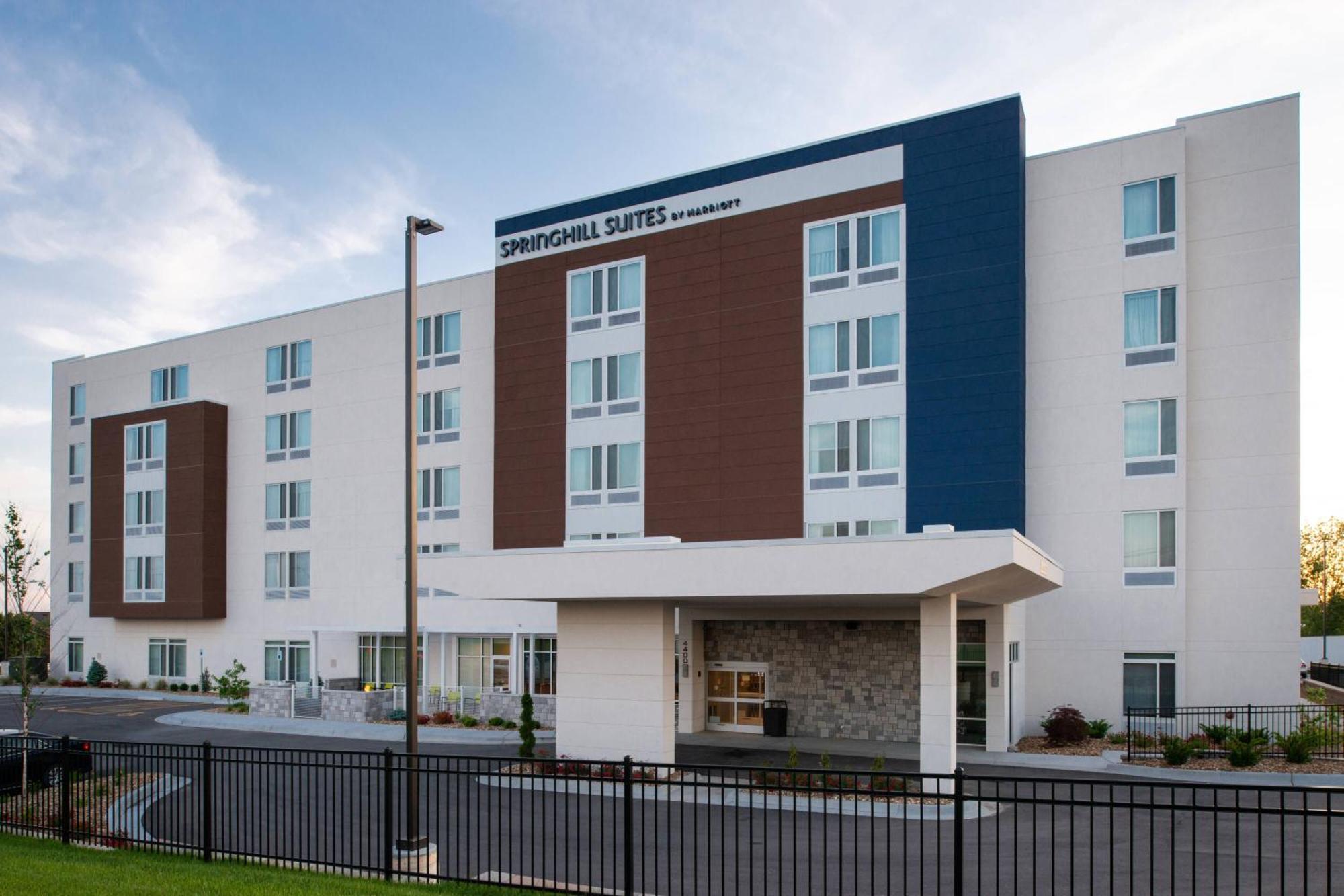 Springhill By Marriott Kansas Northeast Hotel 3*