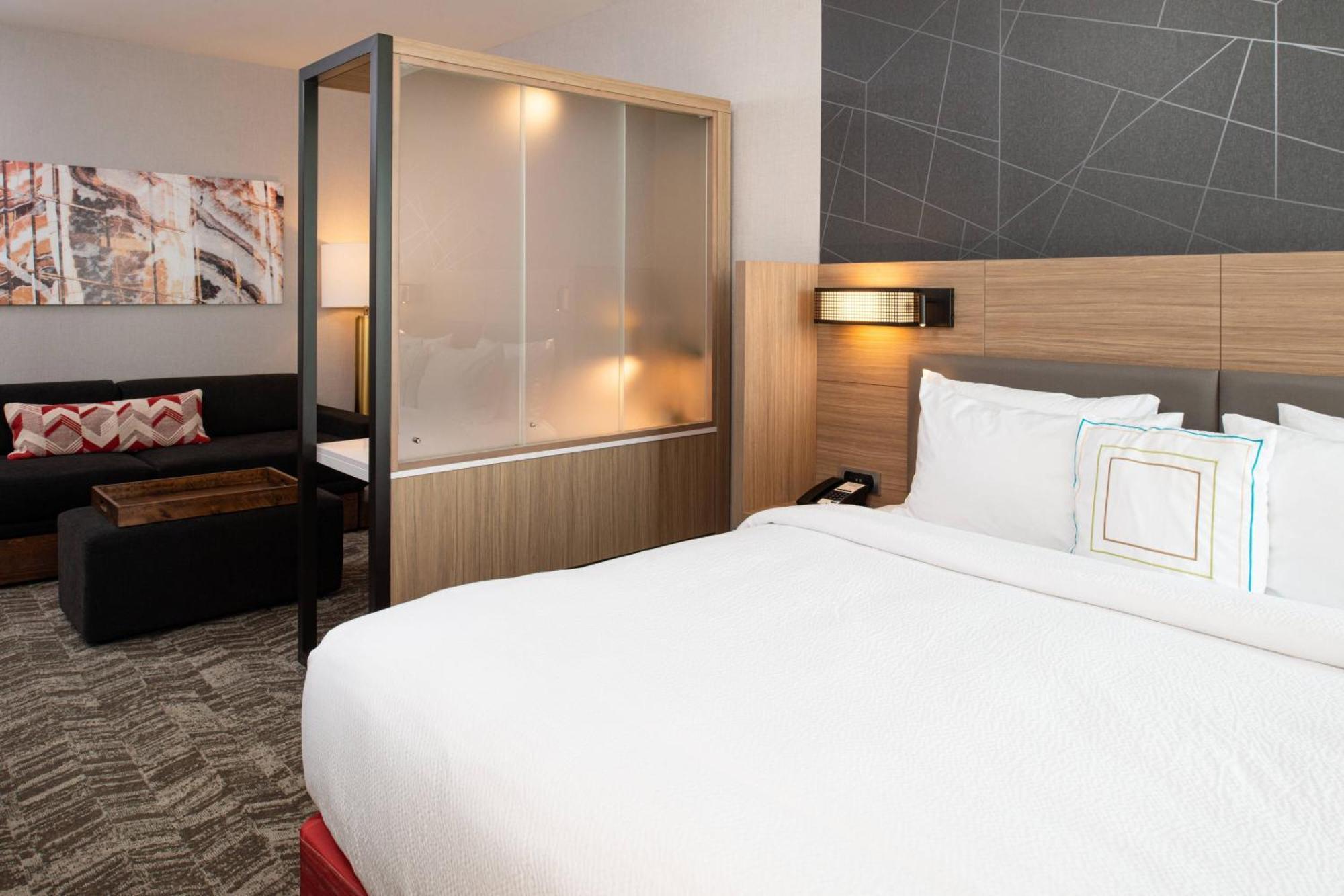 Hotel Springhill By Marriott Kansas Northeast 3*