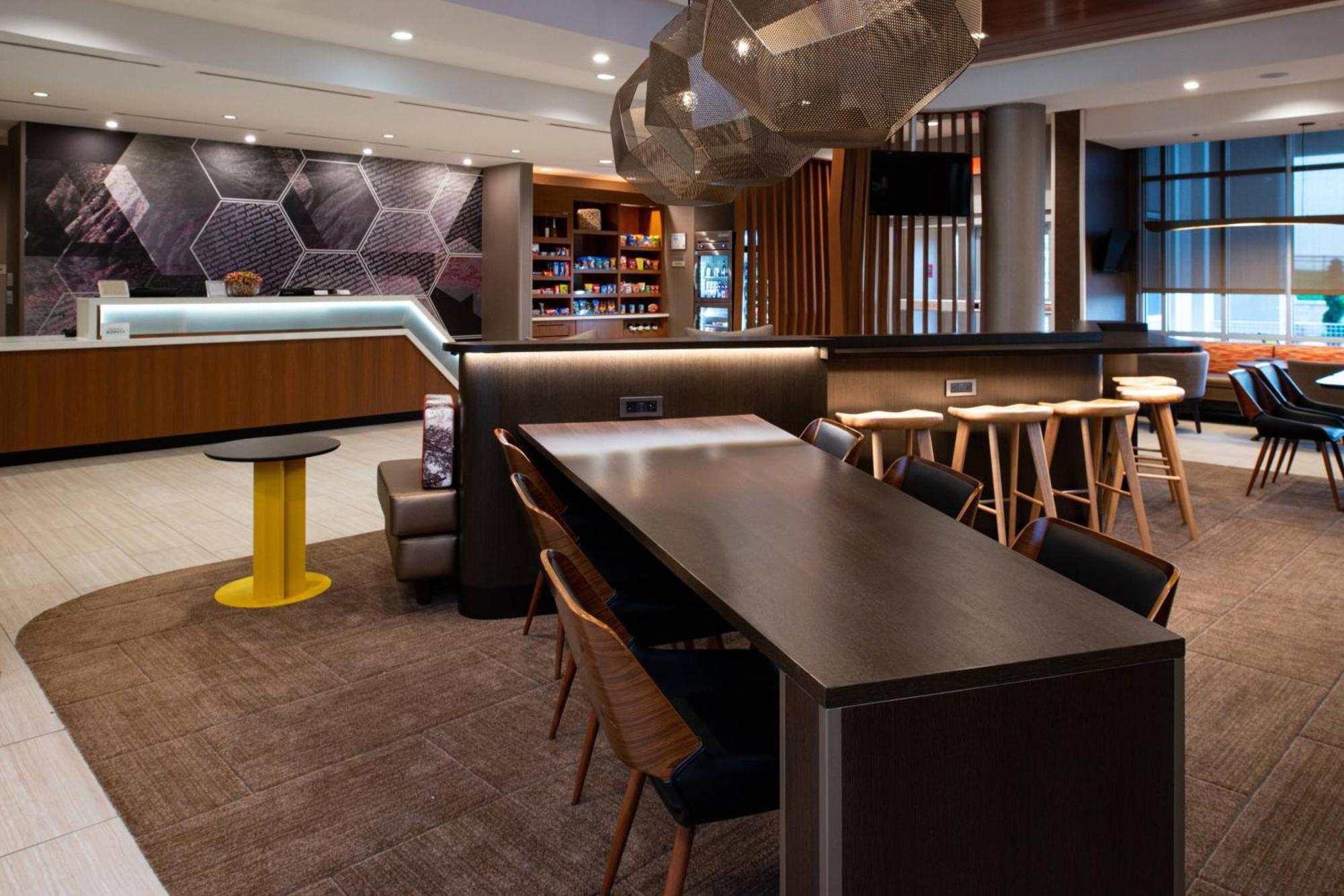 Hotel Springhill By Marriott Kansas Northeast 3*