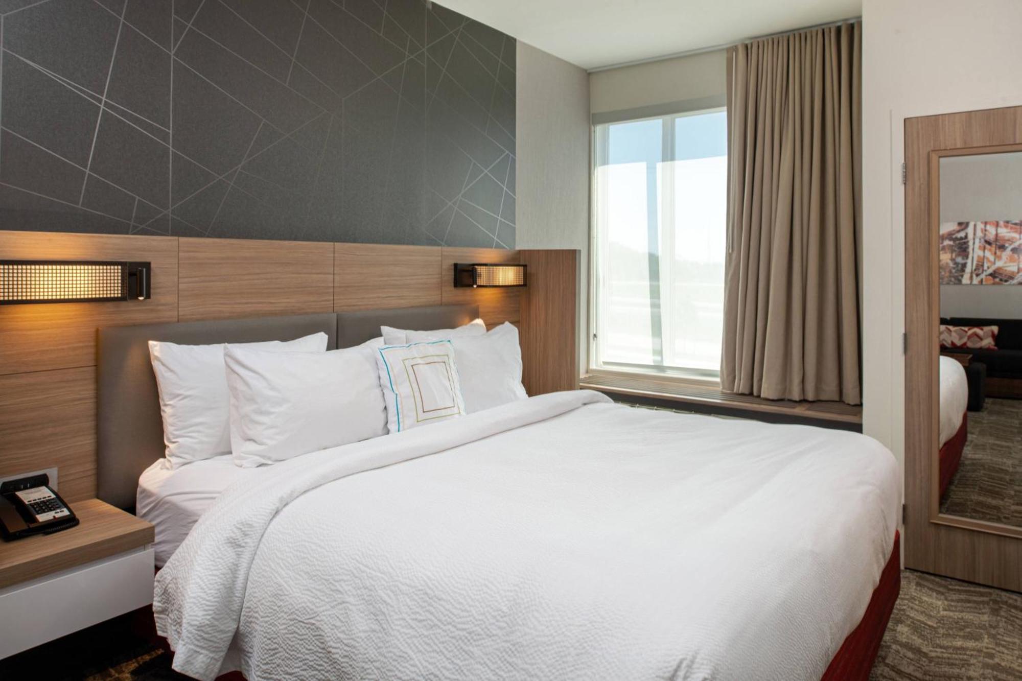 Springhill By Marriott Kansas Northeast
