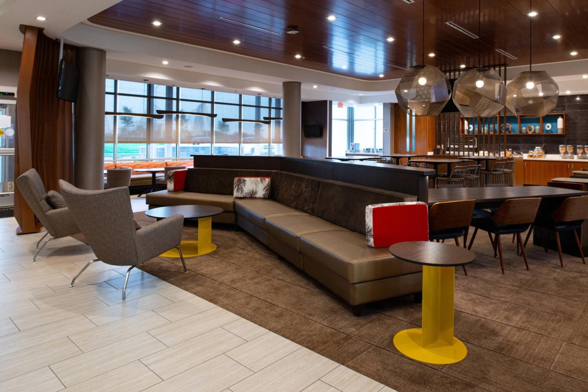 Hotel Springhill By Marriott Kansas Northeast